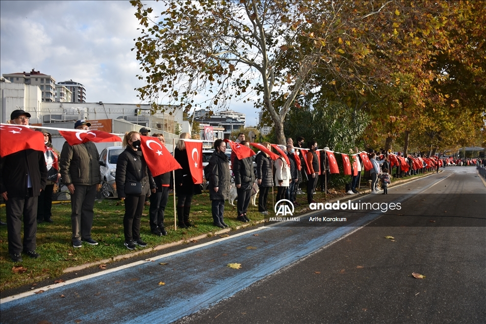 Kadıköy ve Maltepe'de "Ata'ya saygı zinciri" oluşturuldu