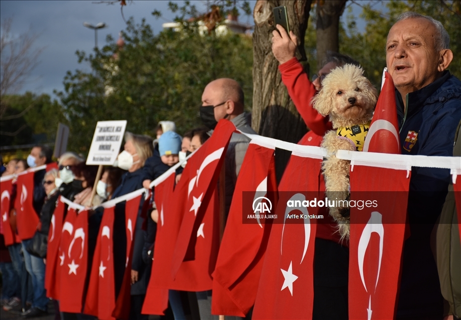 Kadıköy ve Maltepe'de "Ata'ya saygı zinciri" oluşturuldu
