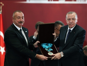 Le Président turc Recep Tayyip Erdogan a décerné à son homologue azerbaïdjanais Ilham Aliyev "l’Ordre suprême du Monde turcique" à l'occasion de la victoire de Bakou dans la bataille pour libérer la région du Karabakh de l'occupation arménienne.