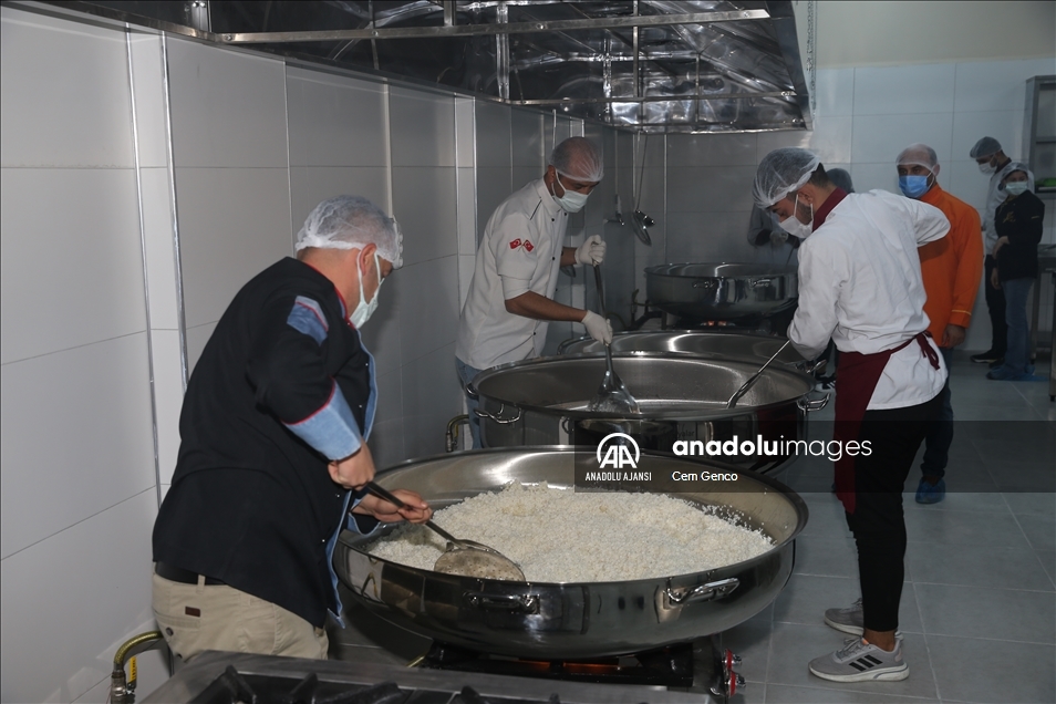 Taşımalı eğitim öğrencilerinin yemeği meslek lisesinde kaynıyor