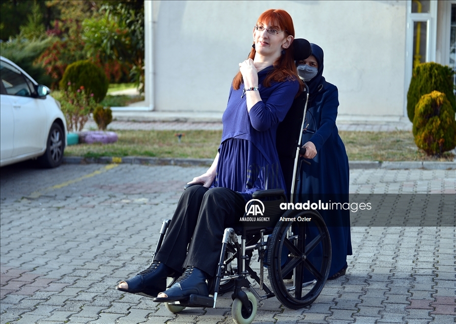 "أطول امرأة في العالم" التركية تخطط للسفر والتعرف على الثقافات