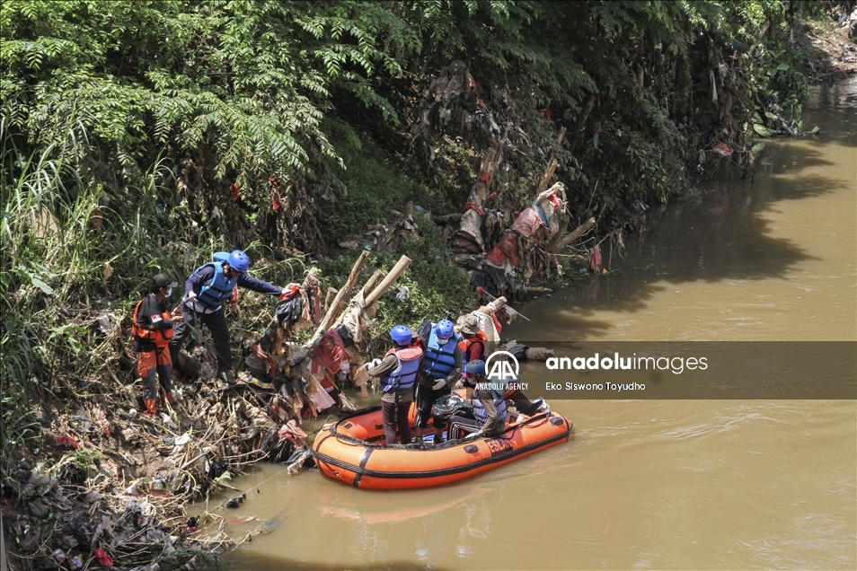 Aksi bersih-bersih Sungai Ciliwung antisipasi banjir jelang musim hujan