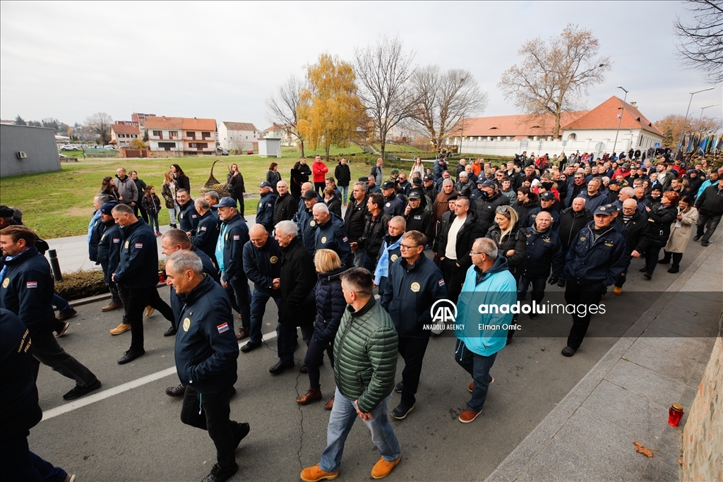 Hrvatska: Hiljade ljudi u Koloni sjećanja na žrtvu Vukovara, među učesnicima i Džaferović
