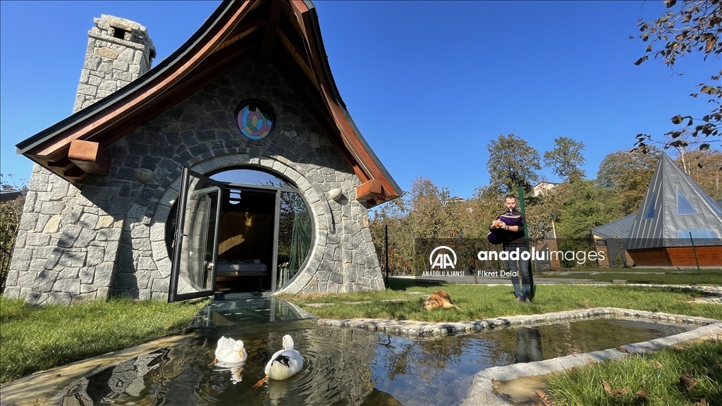 Gemideki işini bırakarak tasarladığı bungalov evler tatilin adresi oldu