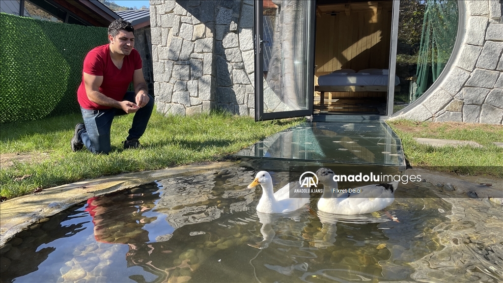 Gemideki işini bırakarak tasarladığı bungalov evler tatilin adresi oldu