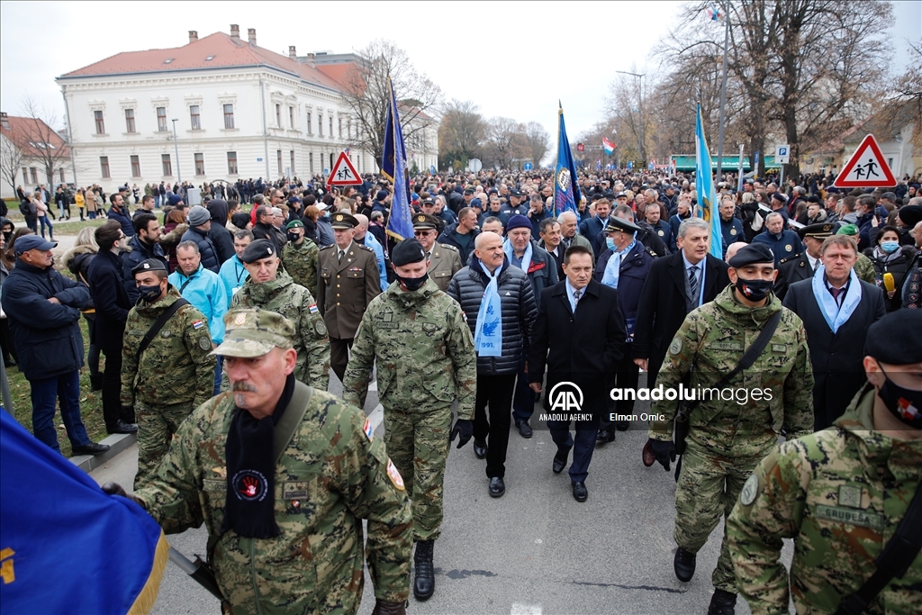 Hrvatska: Hiljade ljudi u Koloni sjećanja na žrtvu Vukovara, među učesnicima i Džaferović