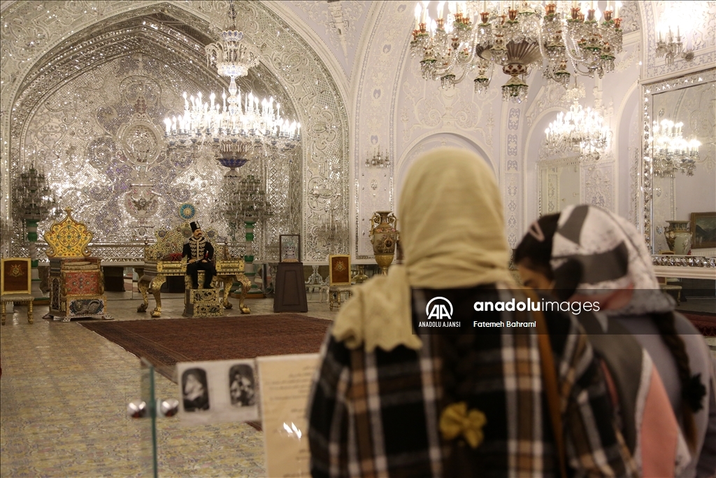 İran'da Hanedanlar ve Şah döneminden kalan saraylar tüm ihtişamlarıyla tarihe tanıklık ediyor