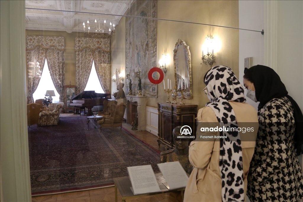 İran'da Hanedanlar ve Şah döneminden kalan saraylar tüm ihtişamlarıyla tarihe tanıklık ediyor