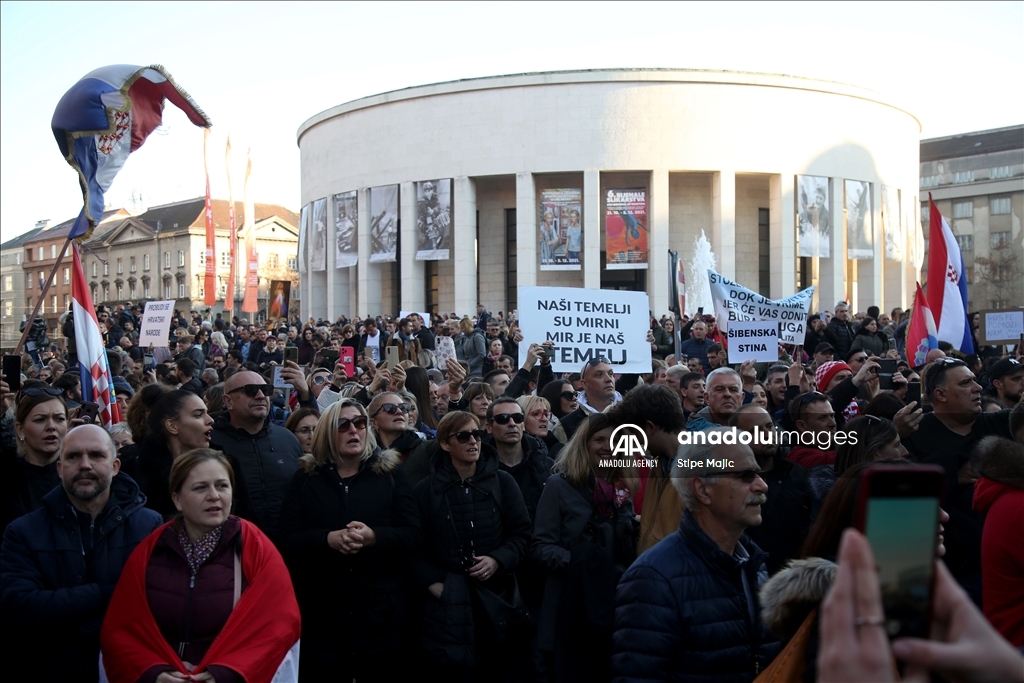 Hrvatska: U Zagrebu se okupilo više od 10.000 prosvjednika protiv Covid potvrda i cijepljenja 