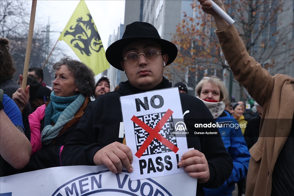 Brisel: Desetine hiljada ljudi demonstriralo protiv anticovid mjera 