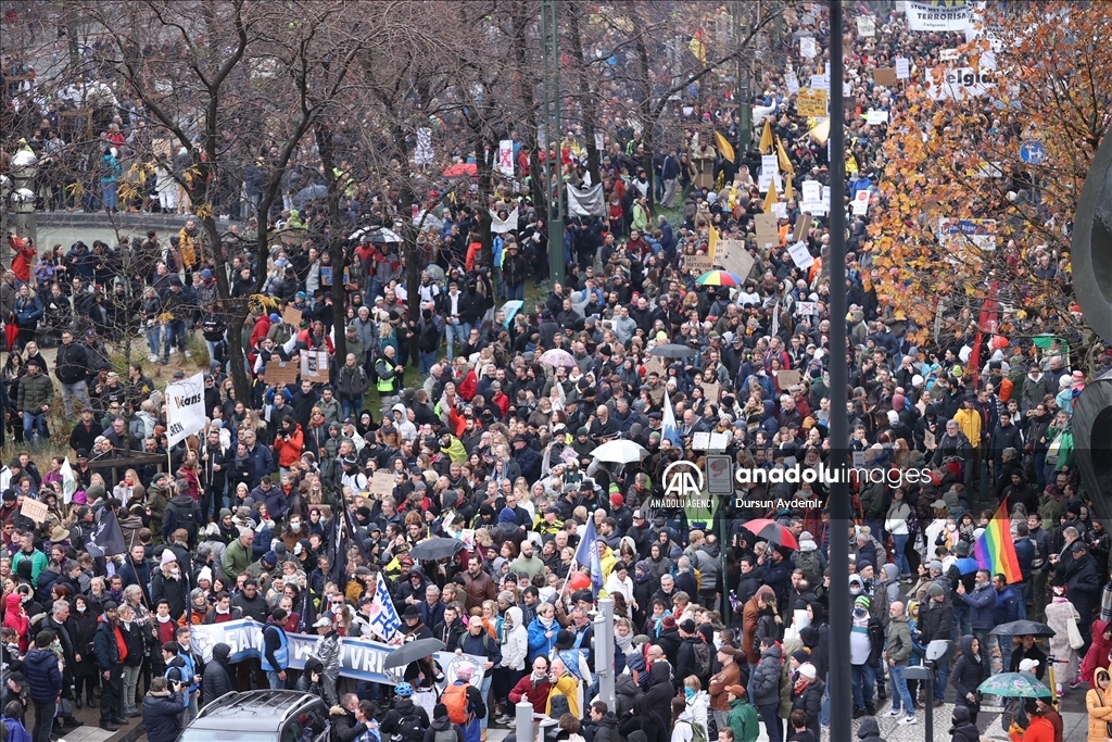 Brisel: Desetine hiljada ljudi demonstriralo protiv anticovid mjera 