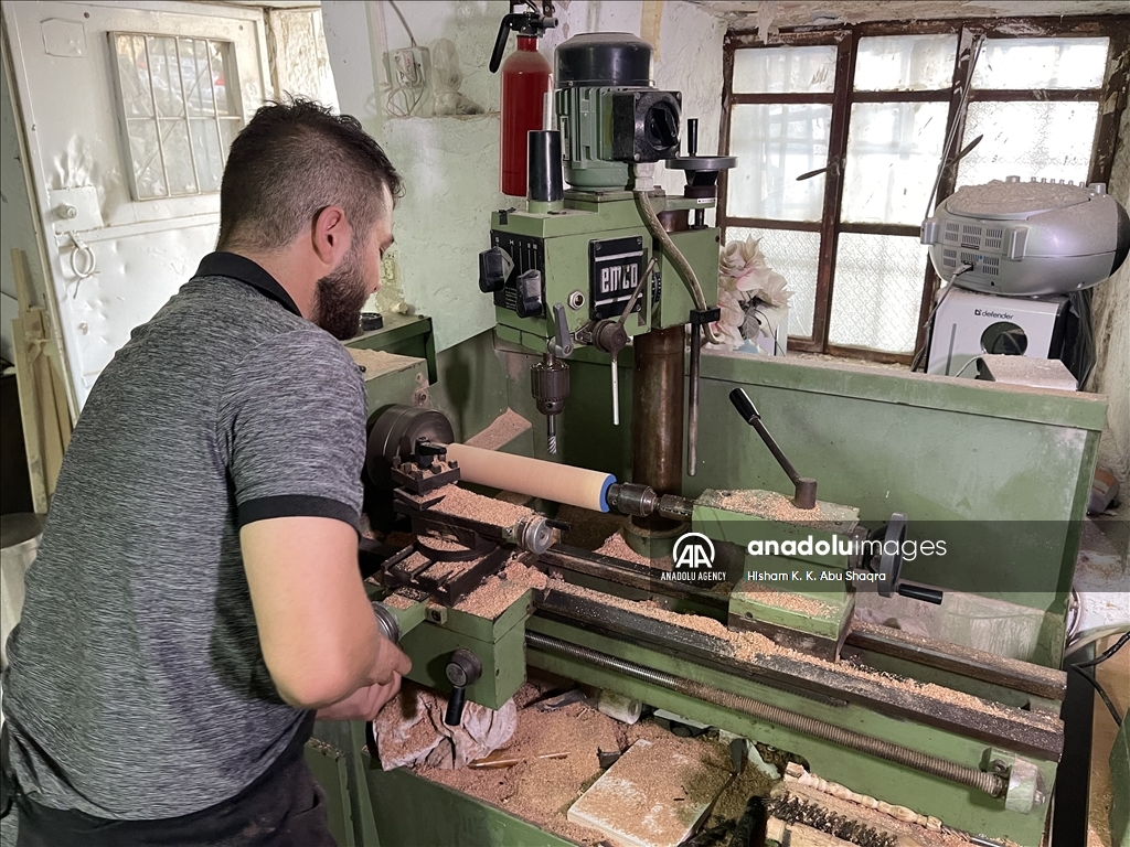 "صنع في فلسطين".. "جبارين" يتجه للعالمية بـ"الكلارينت" الموسيقية