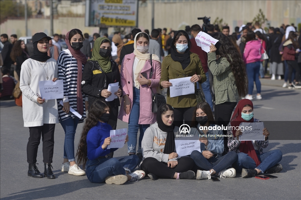خۆپیشاندانی خوێندکارانی زانکۆ و پەیمانگاکان بۆ داواکردنی دەرماڵە