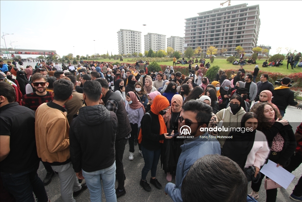 خۆپیشاندانی خوێندکارانی زانکۆ و پەیمانگاکان بۆ داواکردنی دەرماڵە