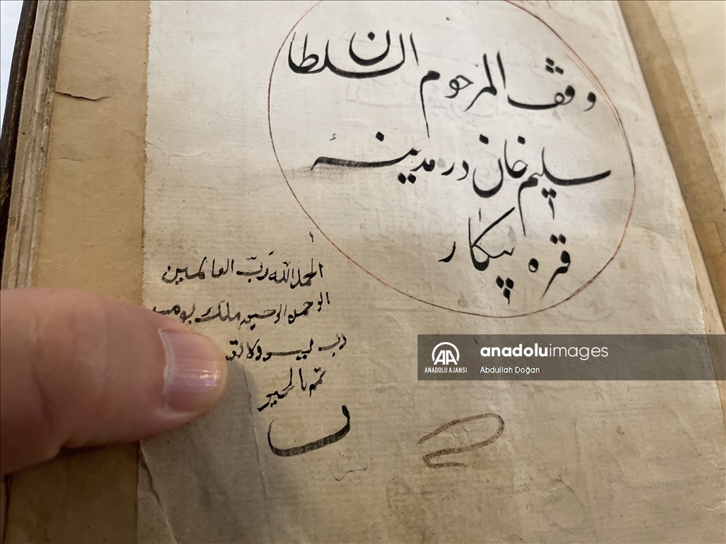 Konya'daki tarihi camide 450 yıllık el yazması Kuran-ı Kerim bulundu