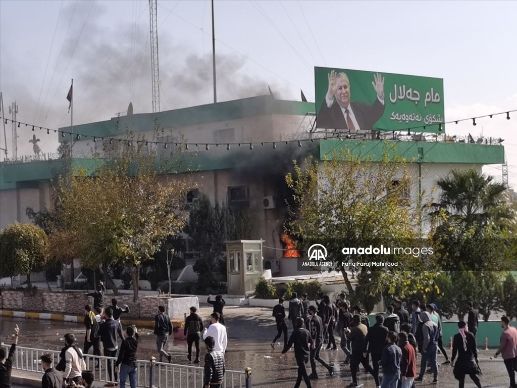ئاگر لەناو بارەگای مەڵبەندی یەکی یەکێتیی دەبینرێت