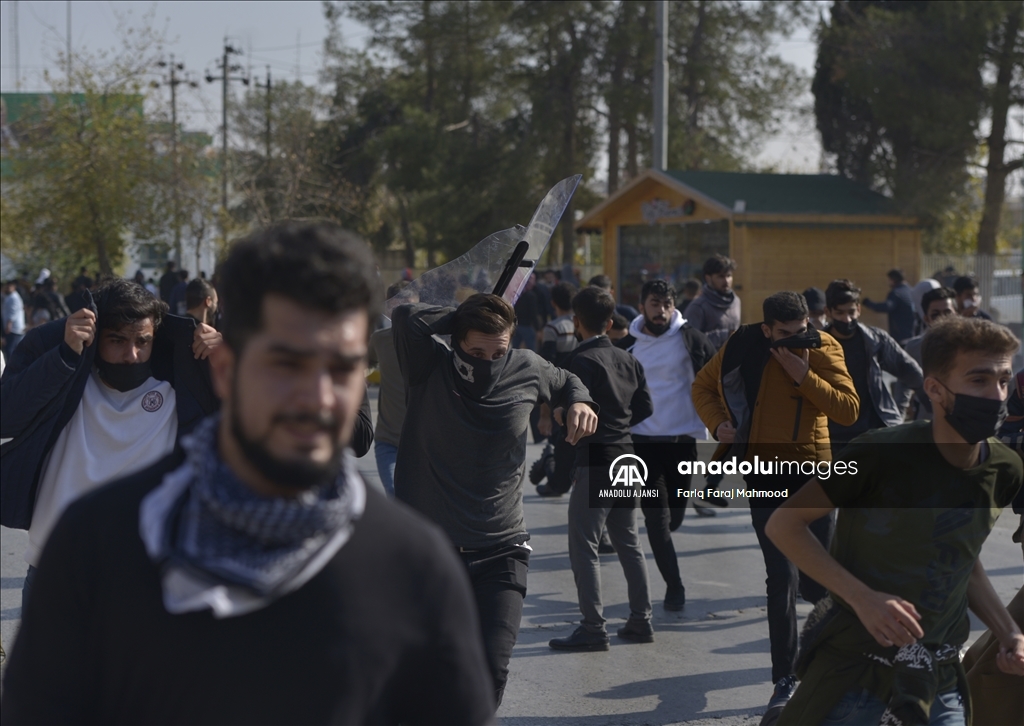 Irak'ın Süleymaniye kentinde güvenlik güçleri üniversite öğrencilerinin gösterisine müdahale etti