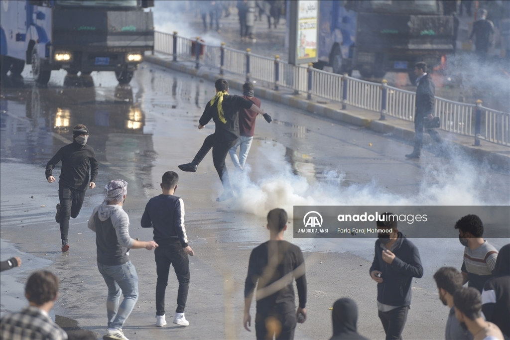 Irak'ın Süleymaniye kentinde güvenlik güçleri üniversite öğrencilerinin gösterisine müdahale etti