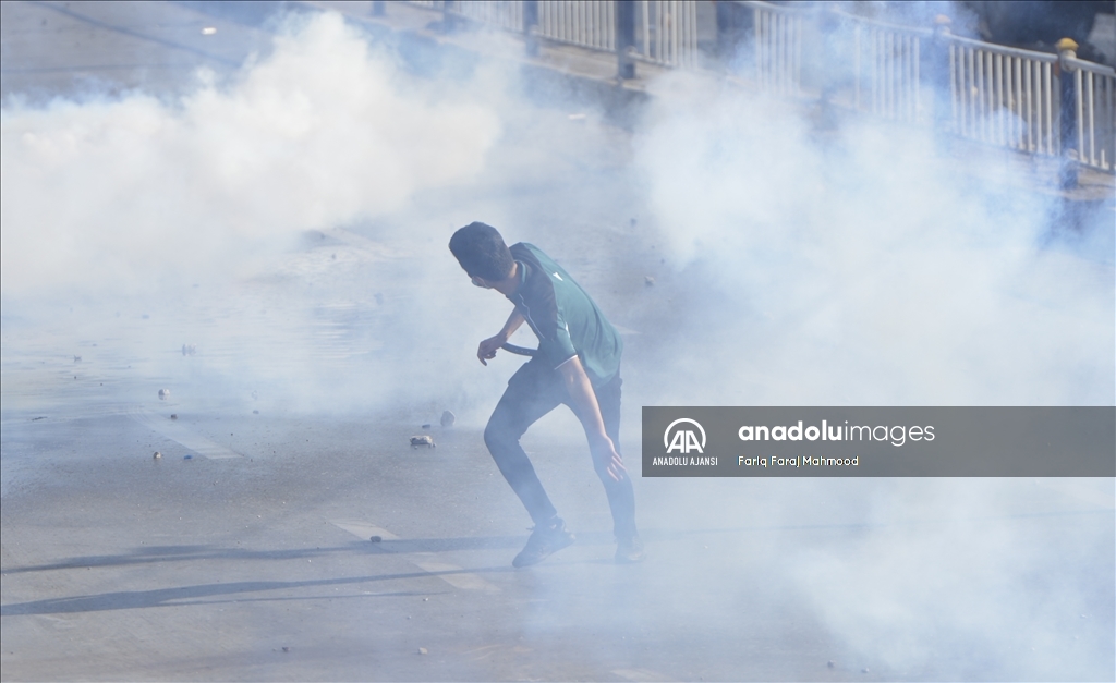 Irak'ın Süleymaniye kentinde güvenlik güçleri üniversite öğrencilerinin gösterisine müdahale etti
