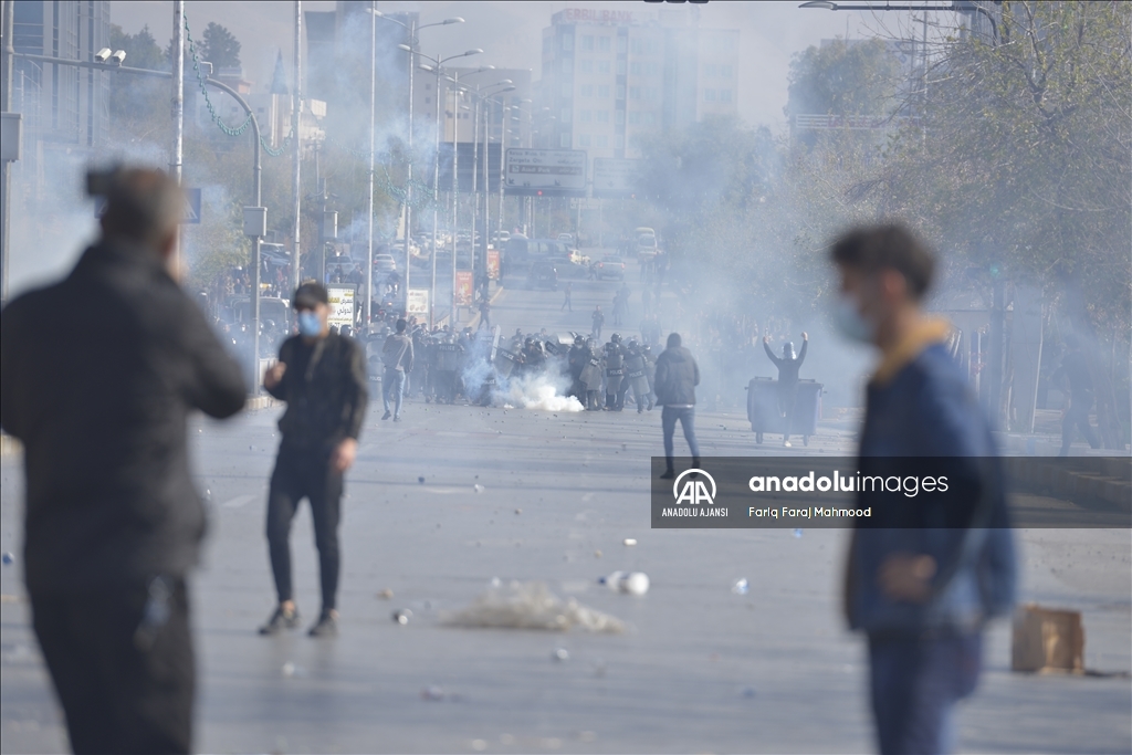 Irak'ın Süleymaniye kentinde güvenlik güçleri üniversite öğrencilerinin gösterisine müdahale etti