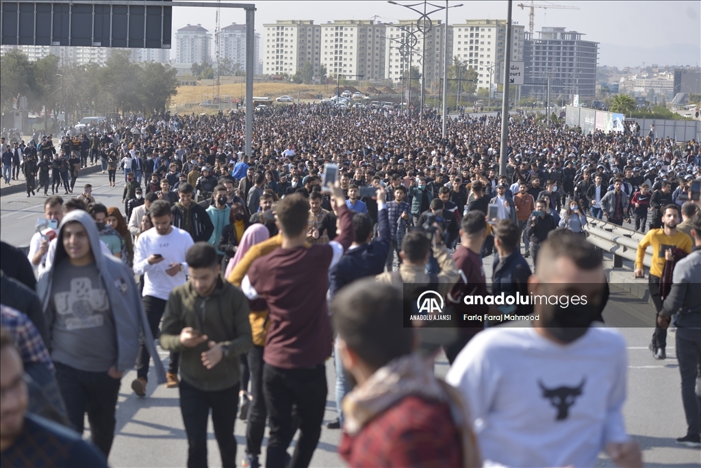 Irak'ın Süleymaniye kentinde üniversite öğrencilerinin protestoları devam ediyor