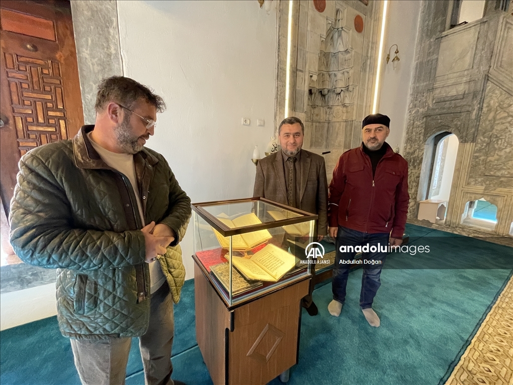 Konya'daki tarihi camide 450 yıllık el yazması Kuran-ı Kerim bulundu