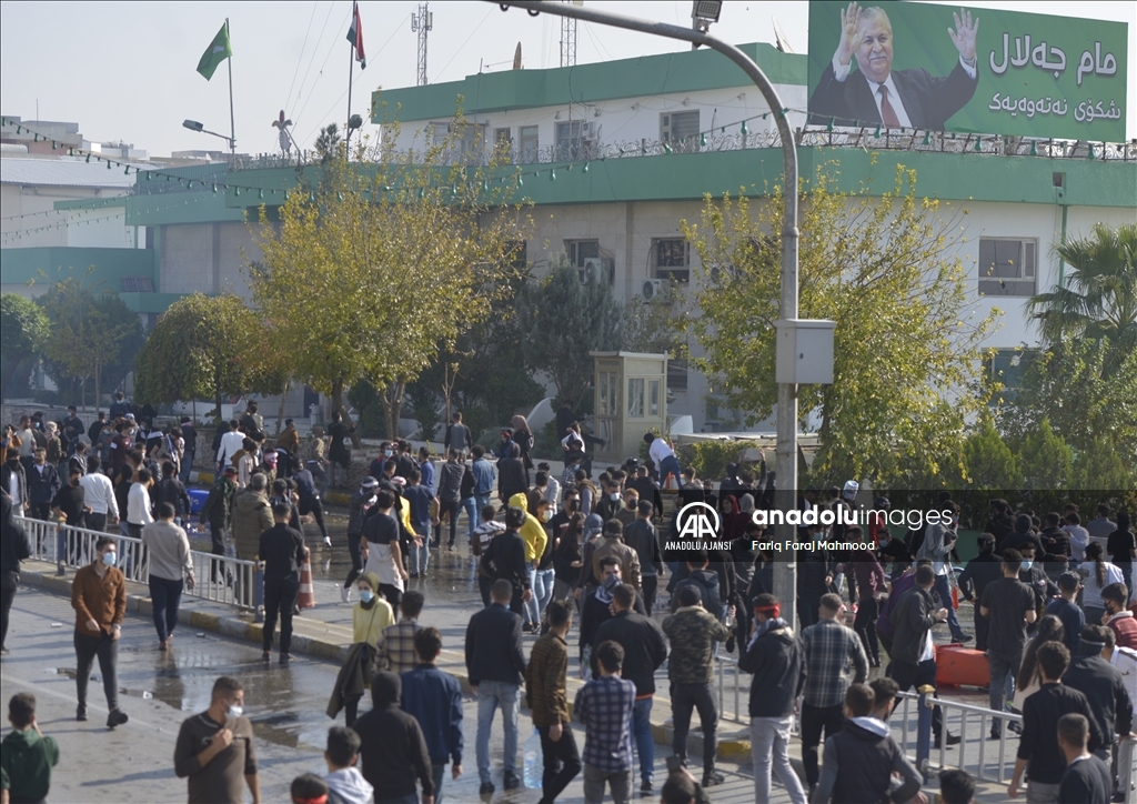 Irak'ın Süleymaniye kentinde güvenlik güçleri üniversite öğrencilerinin gösterisine müdahale etti