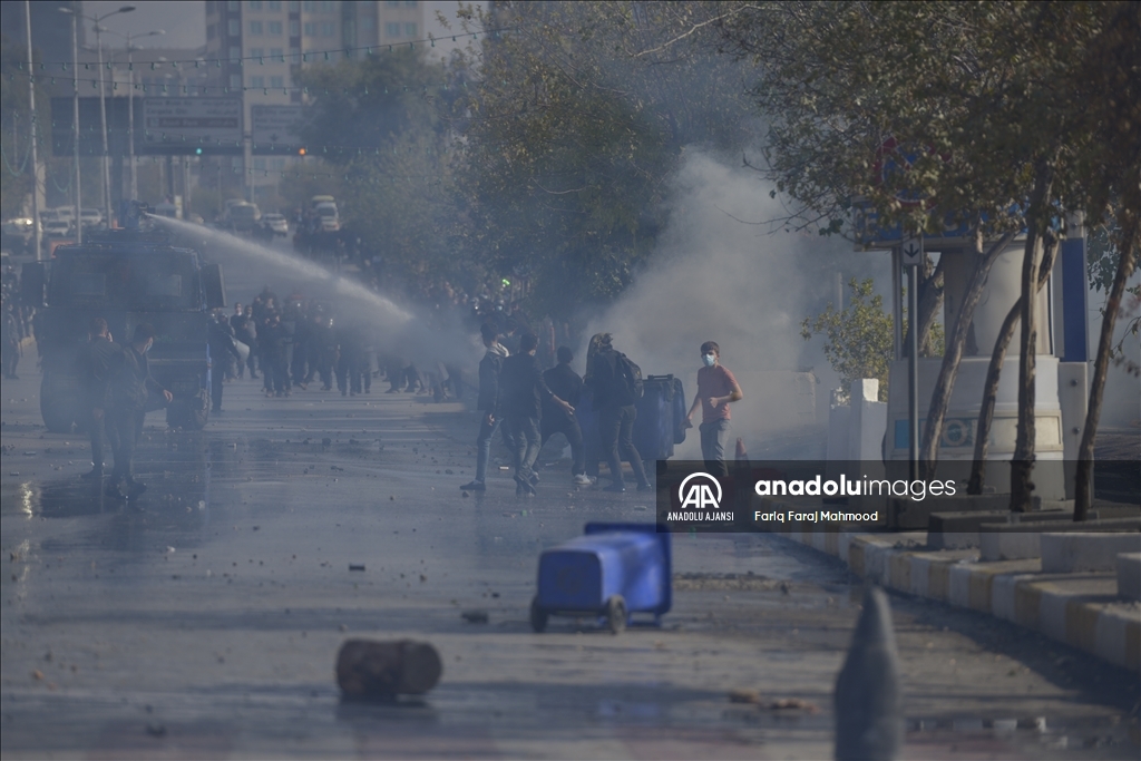 Irak'ın Süleymaniye kentinde güvenlik güçleri üniversite öğrencilerinin gösterisine müdahale etti