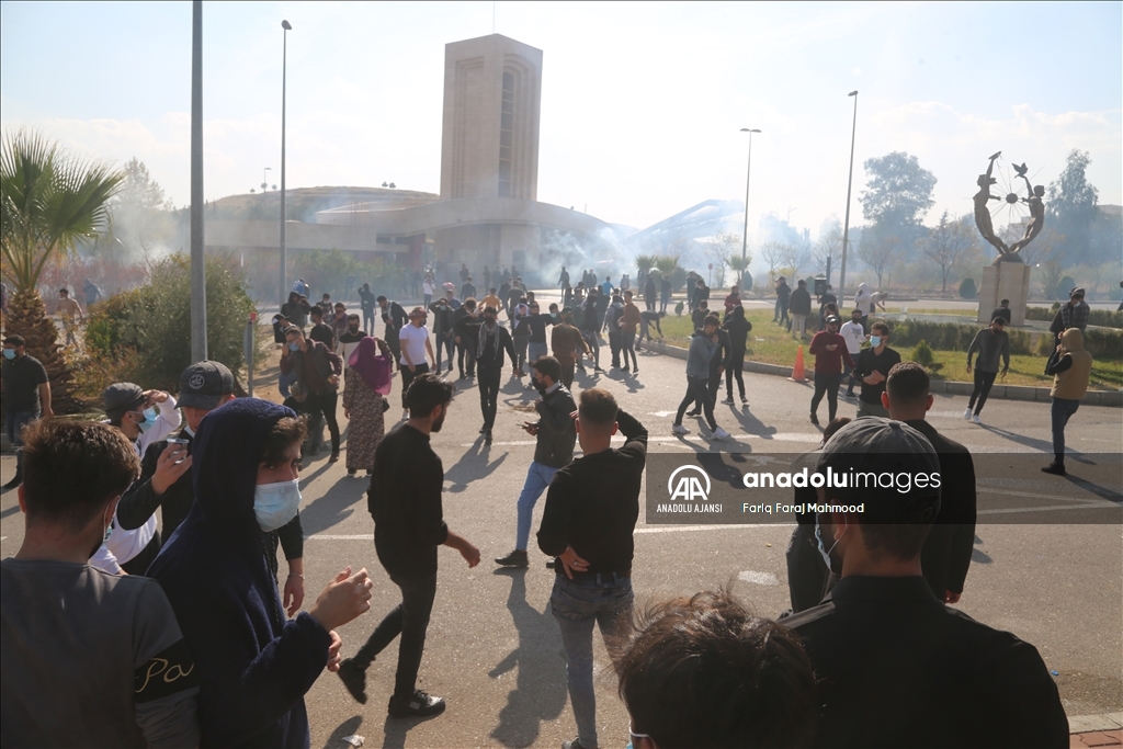 Irak'ın Süleymaniye kentinde üniversite öğrencilerinin gösterileri dördüncü gününde devam ediyor