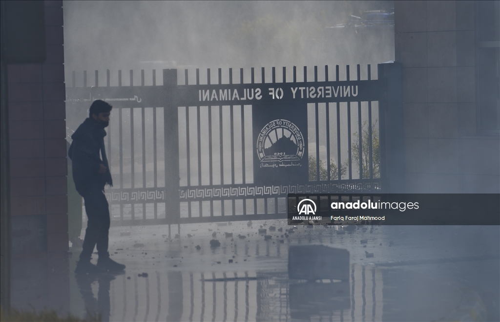 Irak'ın Süleymaniye kentinde üniversite öğrencilerinin gösterileri dördüncü gününde devam ediyor