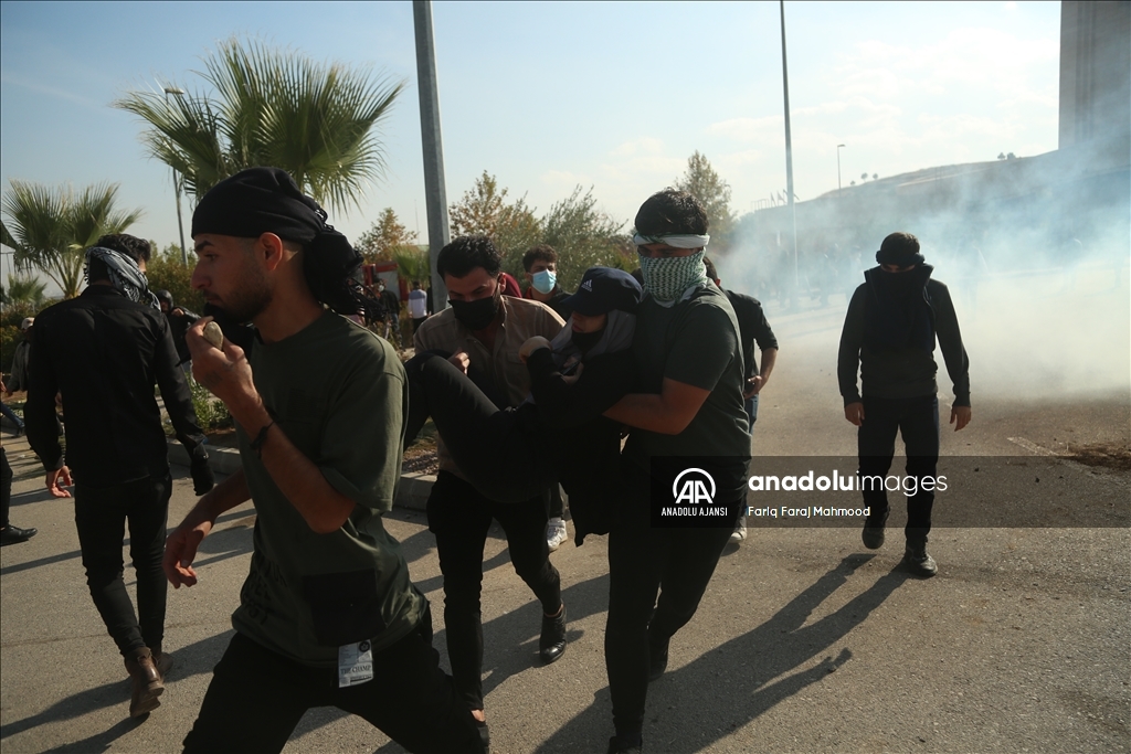 Irak'ın Süleymaniye kentinde üniversite öğrencilerinin gösterileri dördüncü gününde devam ediyor