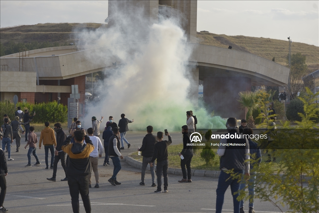 Irak'ın Süleymaniye kentinde üniversite öğrencilerinin gösterileri dördüncü gününde devam ediyor