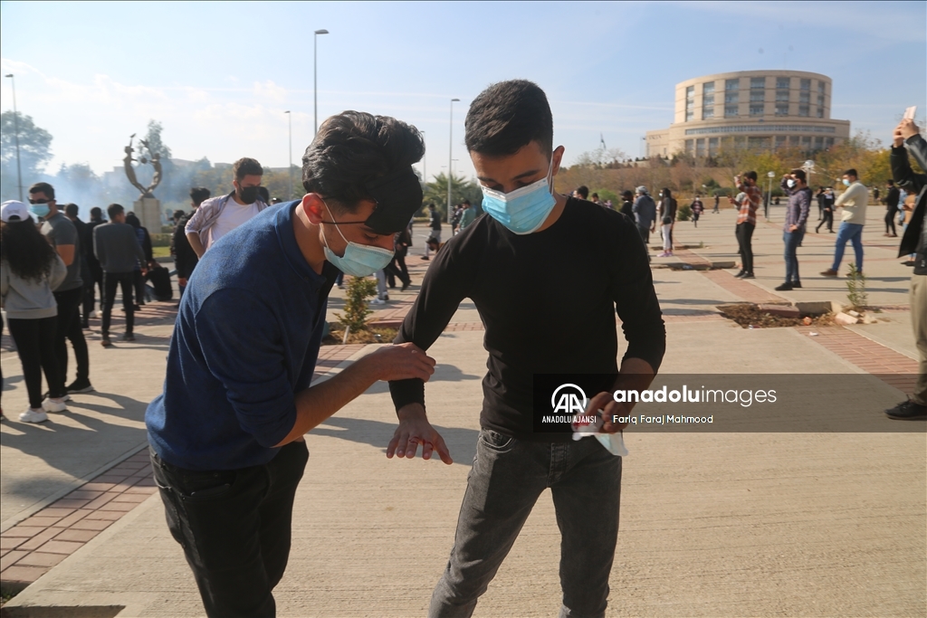 Irak'ın Süleymaniye kentinde üniversite öğrencilerinin gösterileri dördüncü gününde devam ediyor