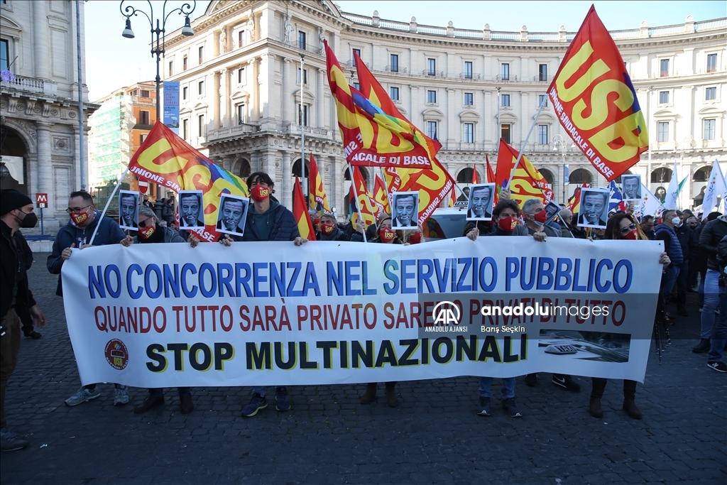 İtalya'da taksiciler genel greve giderek meydanlara indi