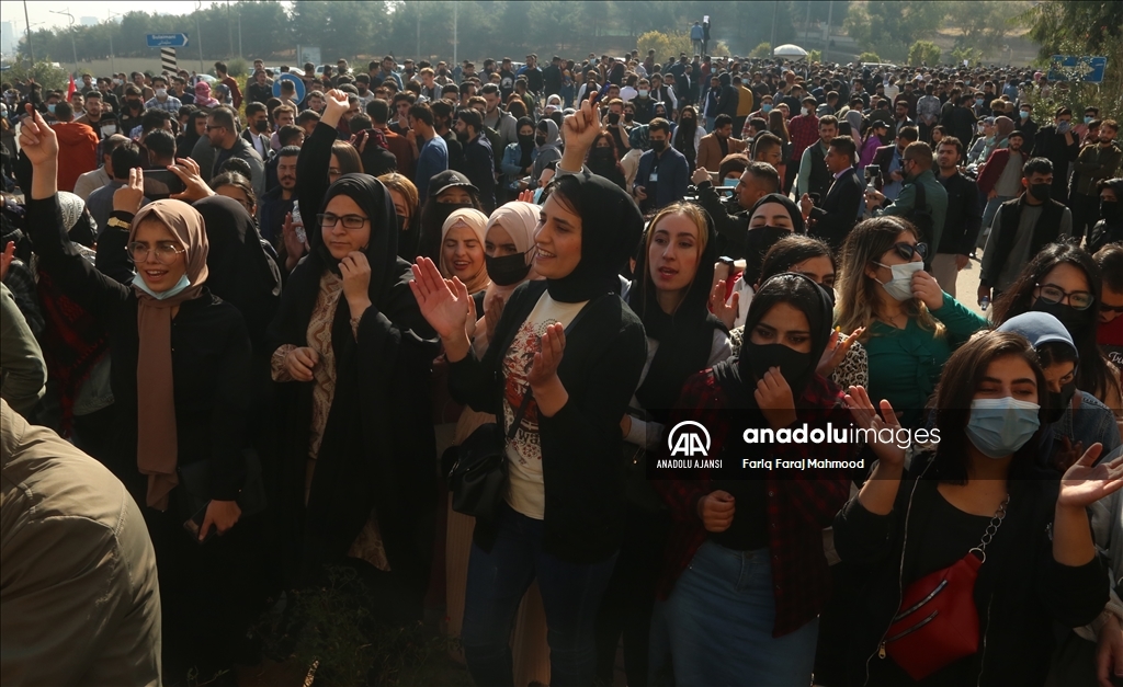 Irak'ın Süleymaniye kentinde üniversite öğrencilerinin gösterileri dördüncü gününde devam ediyor
