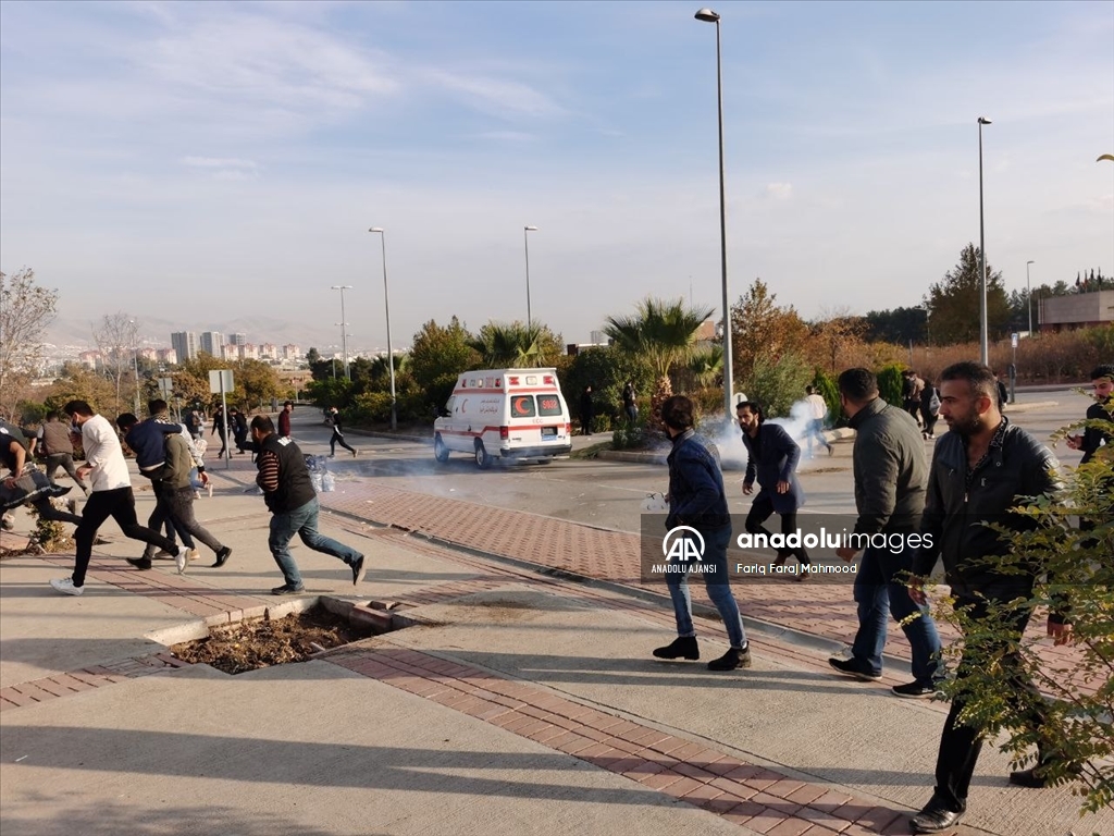 Irak'ın Süleymaniye kentinde üniversite öğrencilerinin gösterileri dördüncü gününde devam ediyor