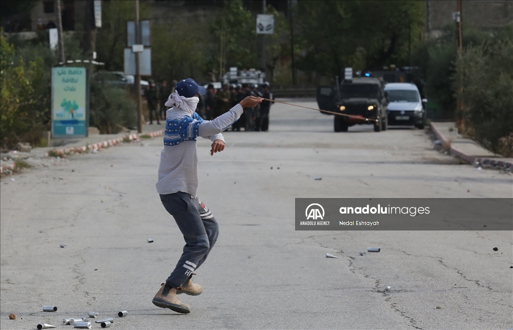 إصابة عشرات الفلسطينيين بمواجهات مع الجيش الإسرائيلي