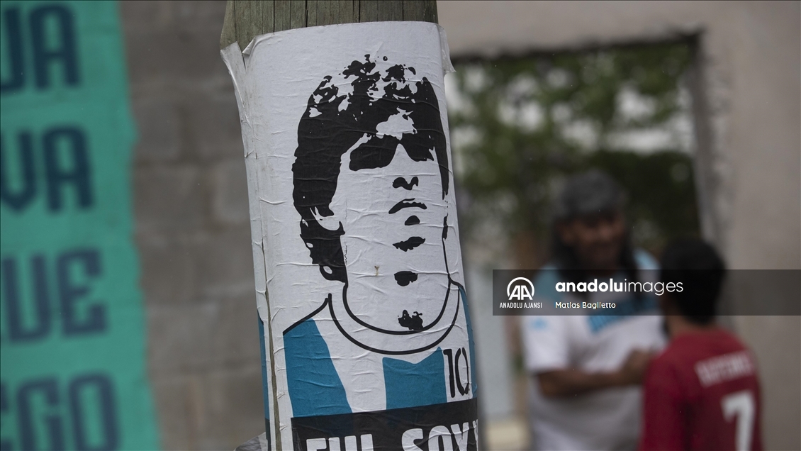 Arjantinli efsane futbolcu Maradona'nın ölümünün üzerinden bir yıl geçti