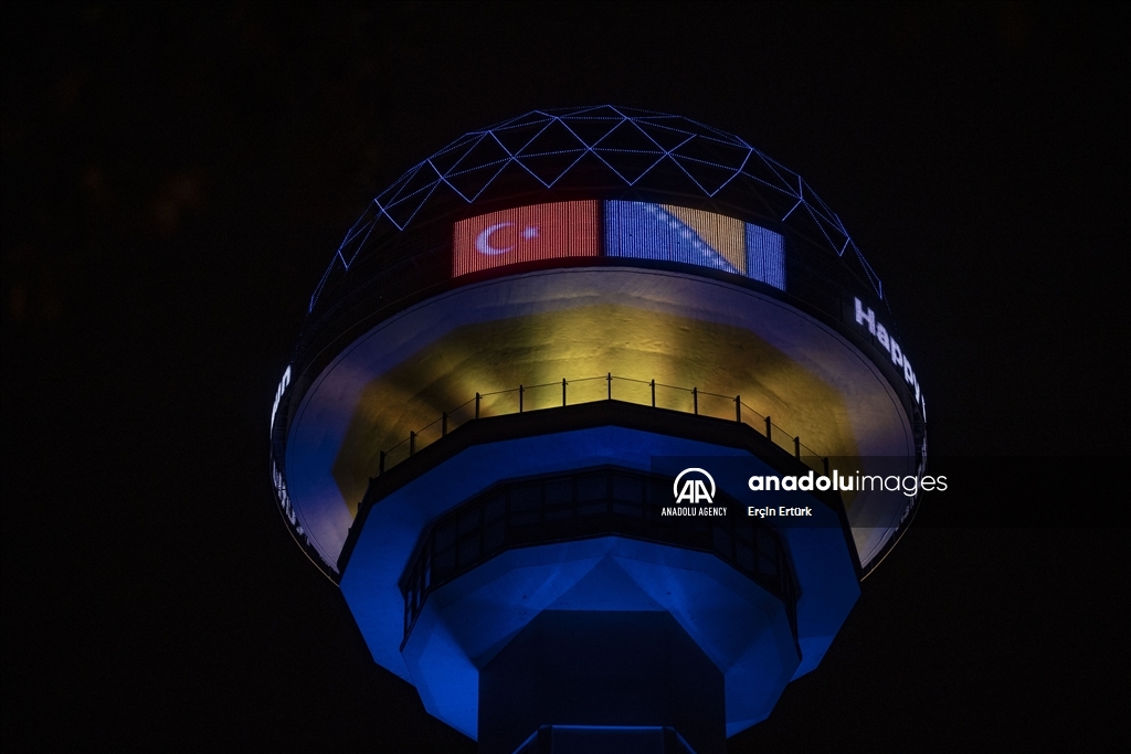 Ankara'da Atakule, Bosna Hersek bayrağının renklerine büründü