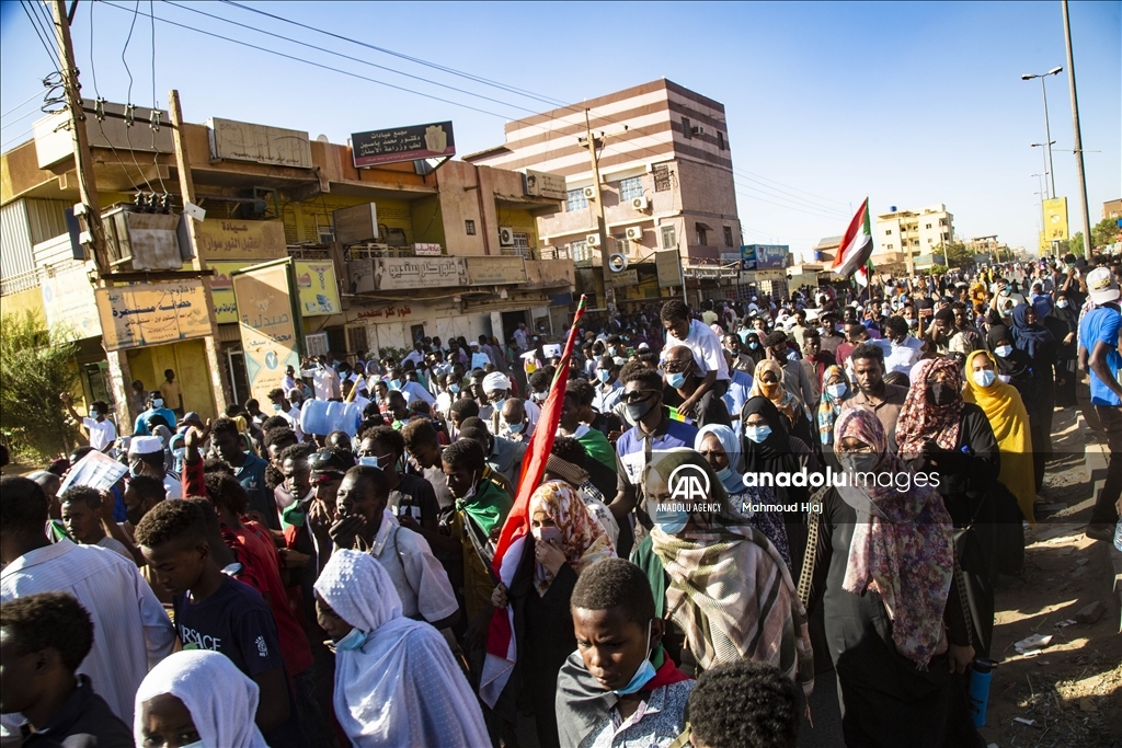 السودان.. انطلاق مظاهرات ترفض "الانقلاب" وتطالب بحكم مدني