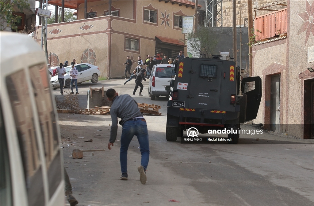 إصابة عشرات الفلسطينيين بمواجهات مع الجيش الإسرائيلي