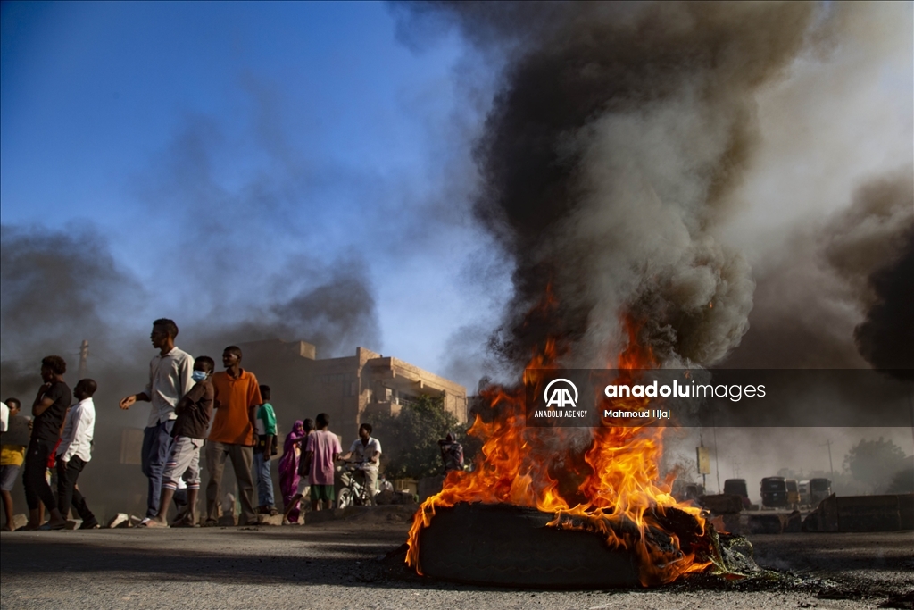 السودان.. انطلاق مظاهرات ترفض "الانقلاب" وتطالب بحكم مدني