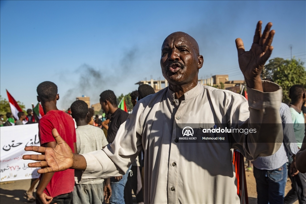 السودان.. انطلاق مظاهرات ترفض "الانقلاب" وتطالب بحكم مدني