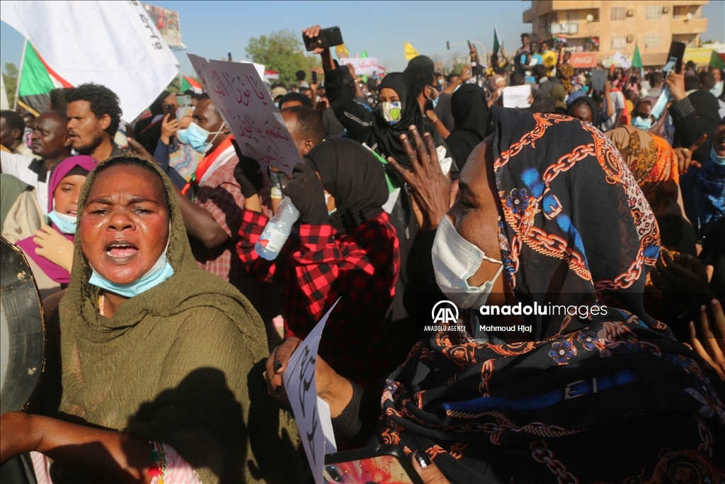 السودان.. انطلاق مظاهرات ترفض "الانقلاب" وتطالب بحكم مدني