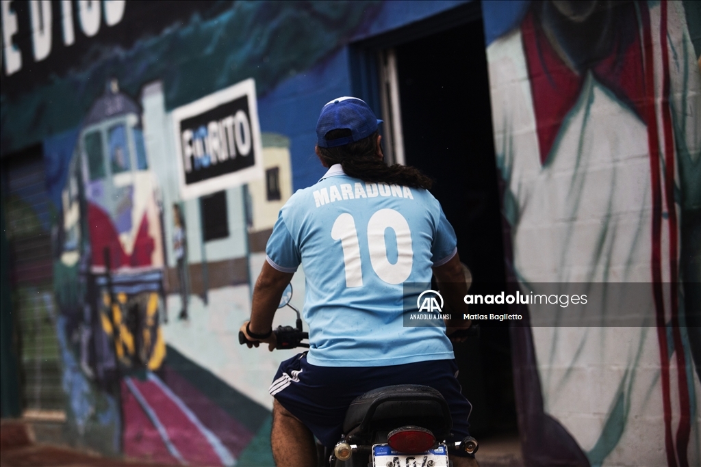 Arjantinli efsane futbolcu Maradona'nın ölümünün üzerinden bir yıl geçti