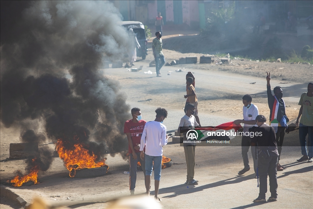 السودان.. انطلاق مظاهرات ترفض "الانقلاب" وتطالب بحكم مدني