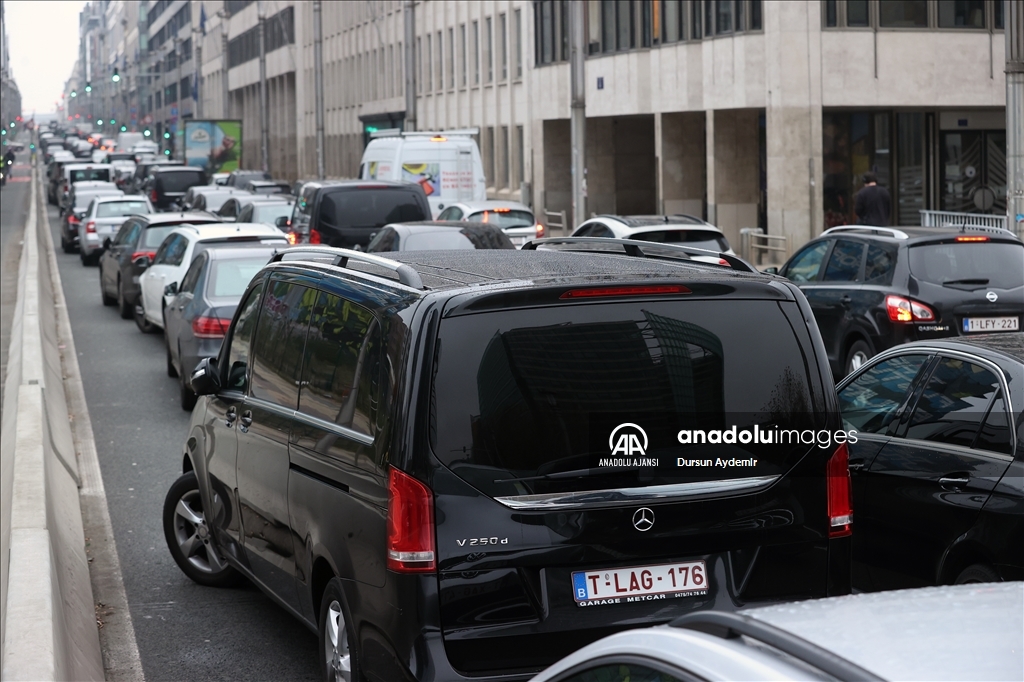 Uber sürücülerinden Brüksel’de protesto