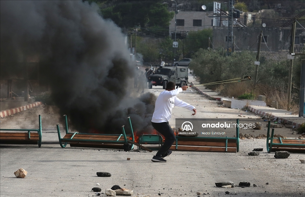 إصابة عشرات الفلسطينيين بمواجهات مع الجيش الإسرائيلي