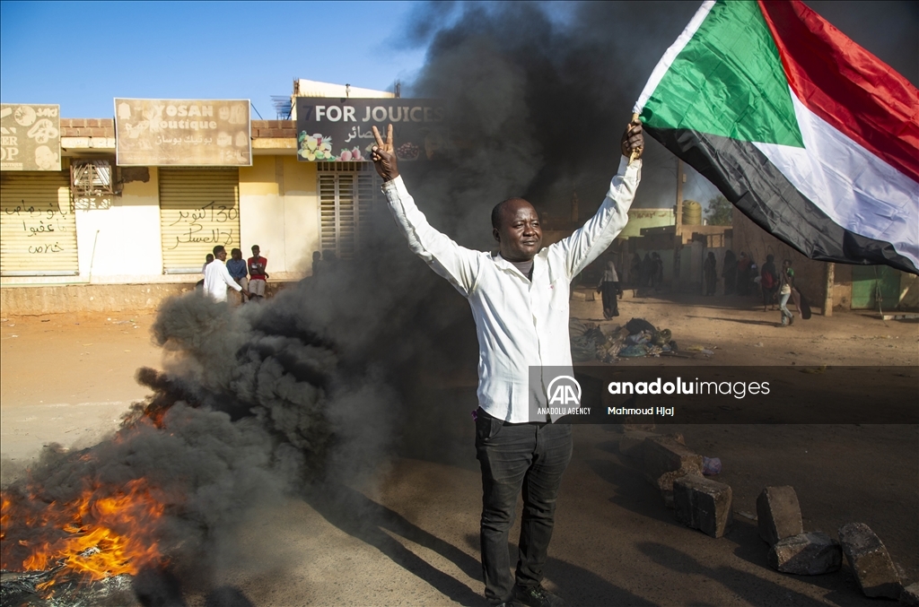 السودان.. انطلاق مظاهرات ترفض "الانقلاب" وتطالب بحكم مدني