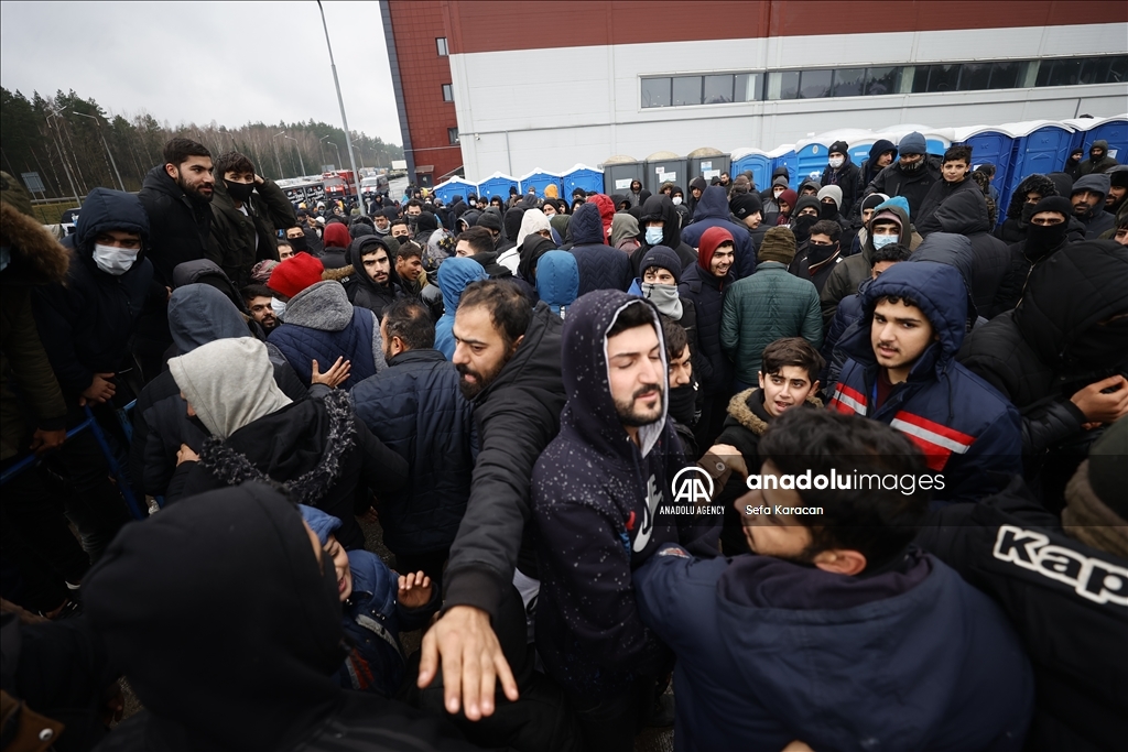 العالقون بين بيلاروسيا وبولندا يطالبون بتحديد مصيرهم
